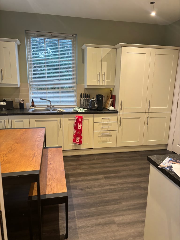 Double room 8 mins from train station