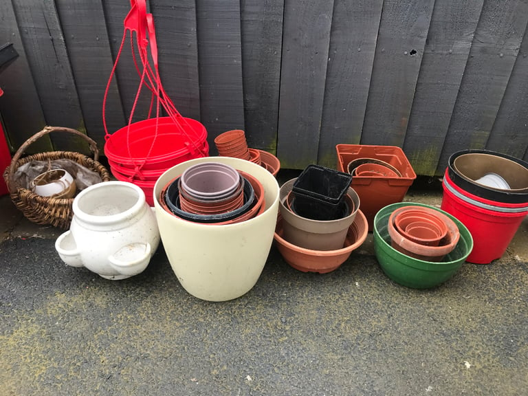 Plant pots, strawberry baskets and tubs