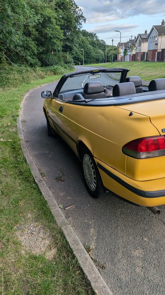 Saab 900s, genuine 41k. Great investment 