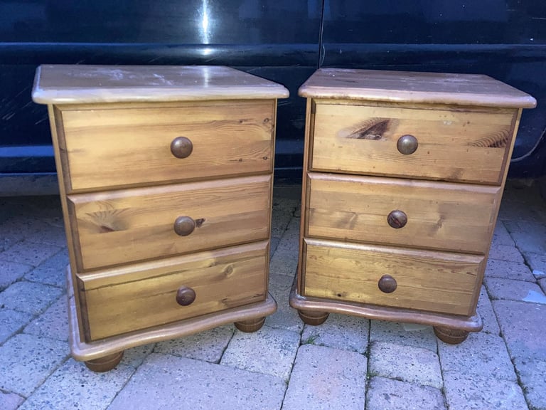 image for PAIR OF SOLID PINE BEDSIDE TABLES WITH BUN FEET