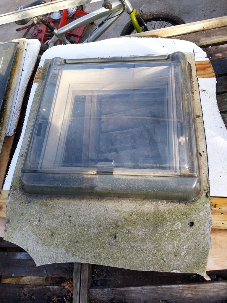 Remis tilt and slide caravan skylight 400 x 400