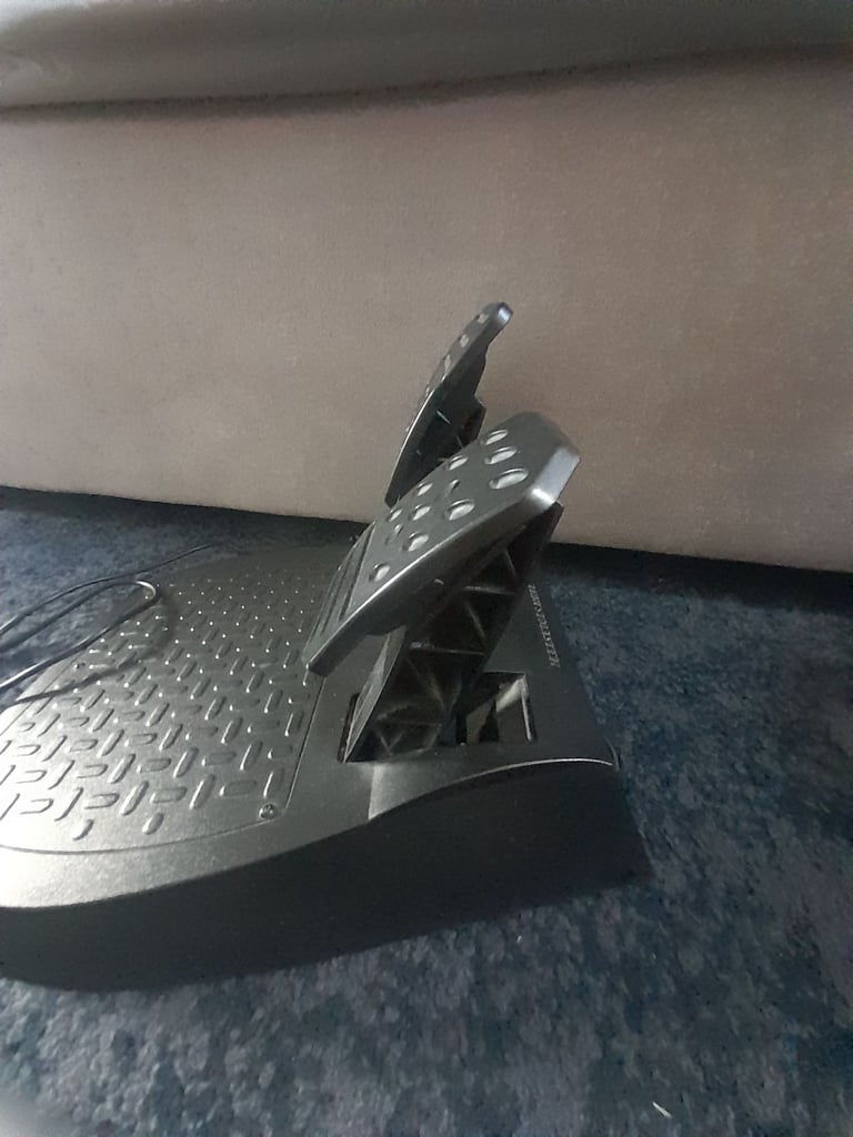 Gaming chair + ferarri 458 steering wheel