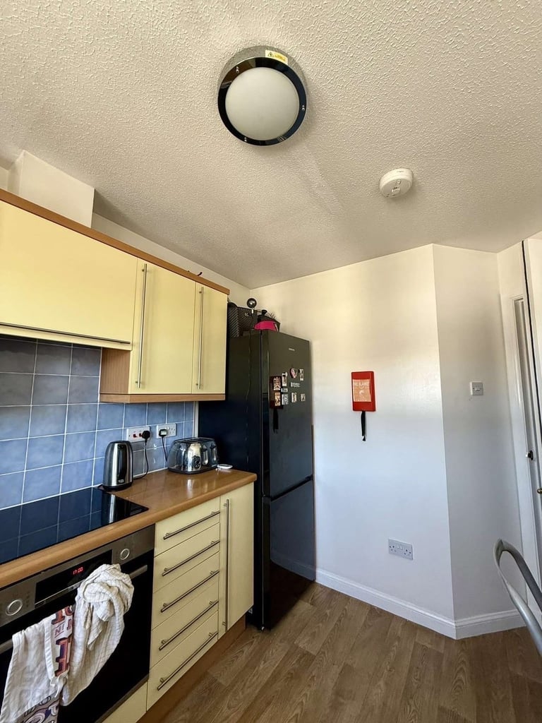 *Urgent* En-suite room available in Edinburgh, Dalry