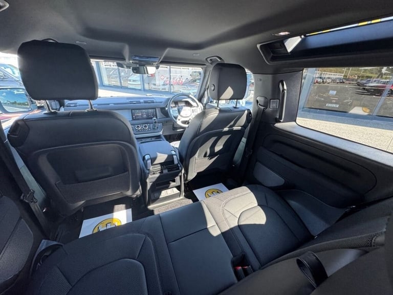 2022 72 LAND ROVER DEFENDER 3.0 D250 MHEV X-DYNAMIC SE 3dr Diesel 18,500 miles