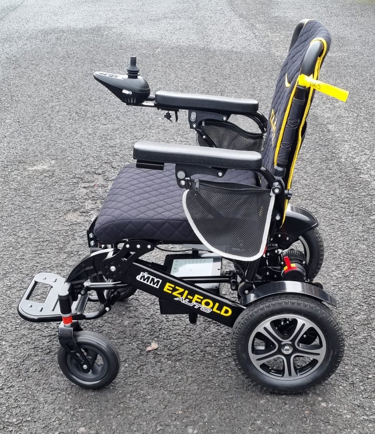 MONARCH MOBILITY EZI-FOLD AUTO- Autofolding Mobility Scooter. SHOWROOM CONDITION