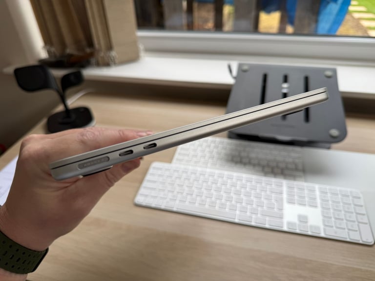 2022 Apple M2 MacBook Air - 16GB RAM, 256GB SSD - warranty until Jan 2026, only 38 battery cycles