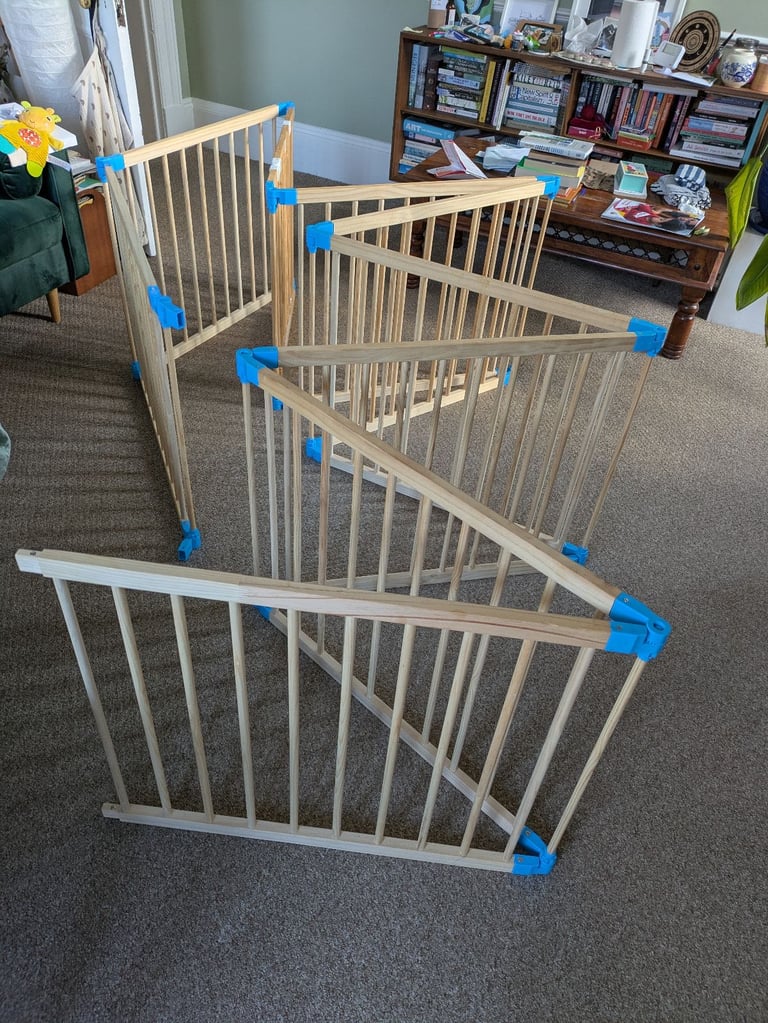 Baby Vivo wooden play pen