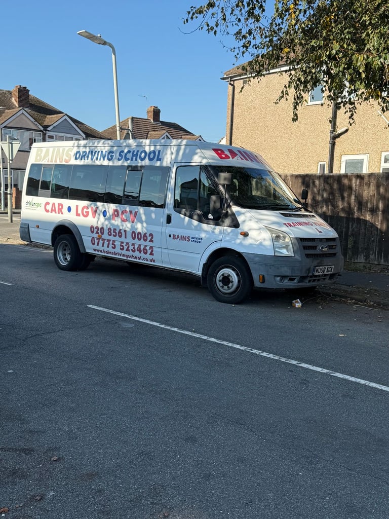 FORD TRANSIT 17 SEATER MINIBUS £2595