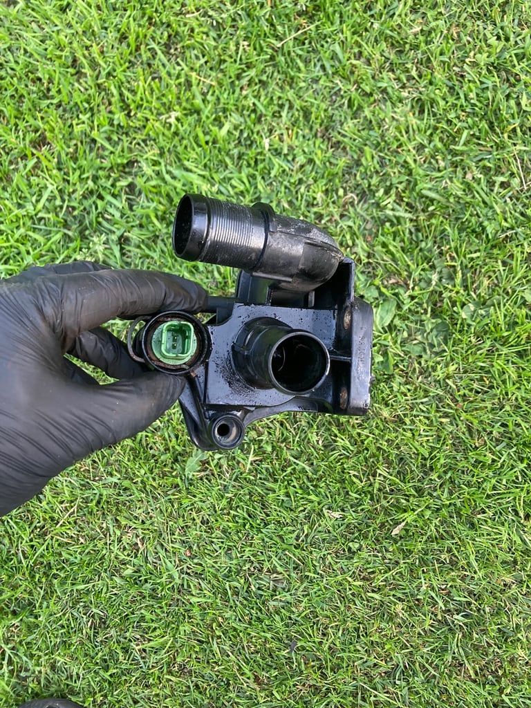 Ford Focus thermostat and housing 