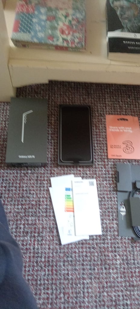 Galaxy s25 fe  5G mobile phone 