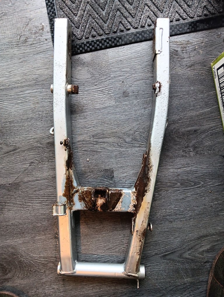 2005 cbr 125r project, rolling chassis, no engine