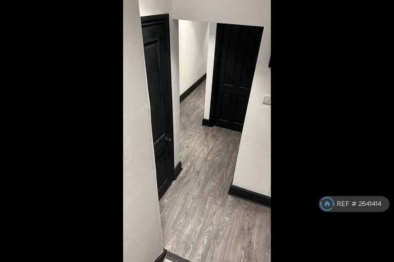 2 bedroom flat in Charlwood Mansion, London, SW12 (2 bed) (#2641414)