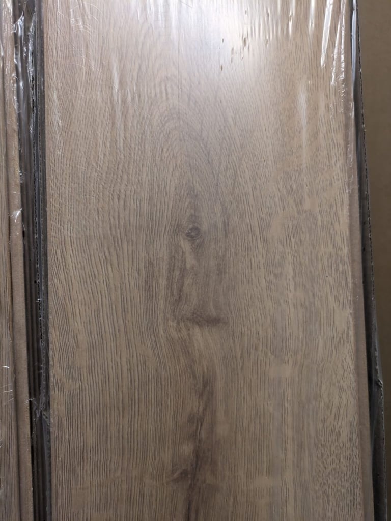 4 packs of laminate flooring