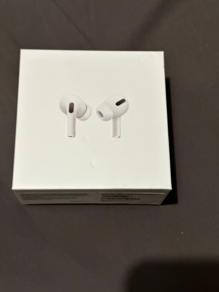 Apple (2nd generation)AirPods Pro with wireless charging case 