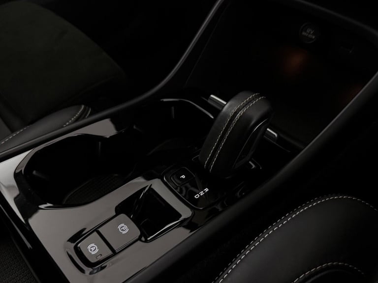 2021 Volvo XC40 1.5h T5 Twin Engine Recharge 10.7kWh R-Design Auto Euro 6 (s/s) 5dr ESTATE PETROL...