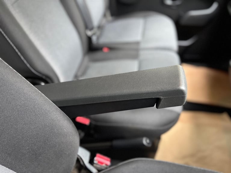 2021 Renault Master 2.3 dCi 35 Business+ FWD LWB Medium Roof Euro 6 4dr Panel Van Diesel Manual