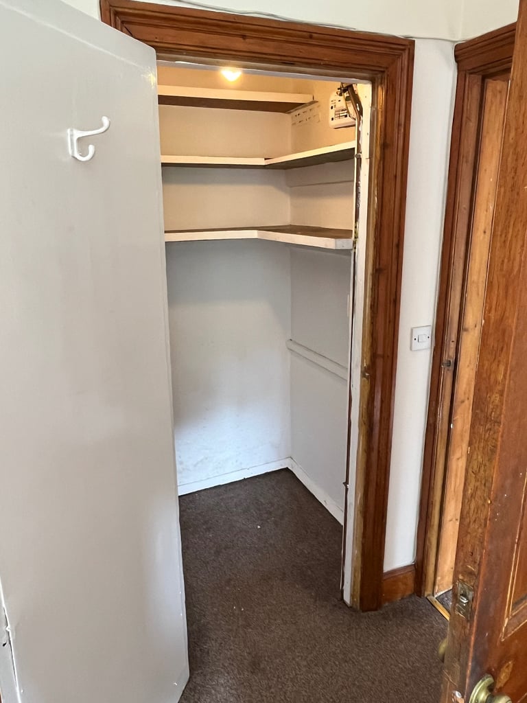 Cosy, snug, 1-bedrmd flat, overlooking the tranquil waters of the canal