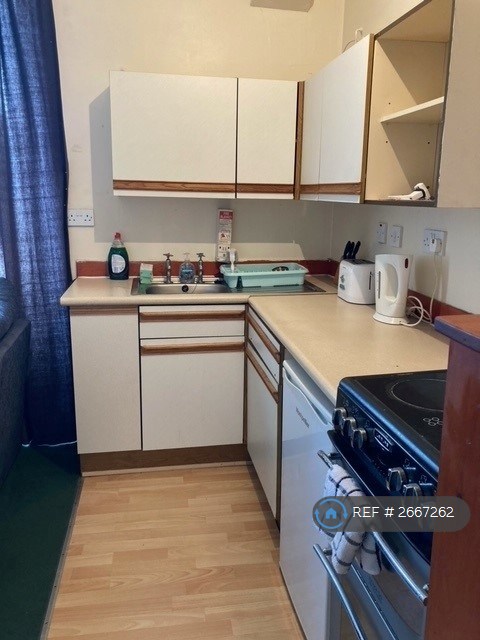 1 bedroom flat in Queen Street, Campbeltown, PA28 (1 bed) (#2667262)