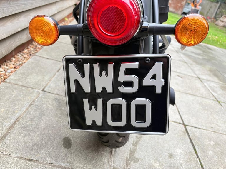2023 / 23 Royal Enfield CLASSIC 350 £3500 Black 201 miles.