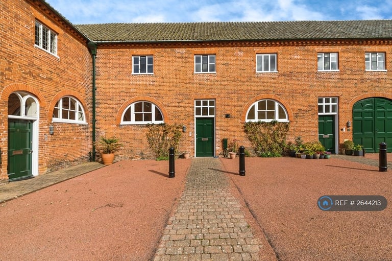 image for 3 bedroom flat in Benacre Hall, Suffolk, NR34 (3 bed) (#2644213)