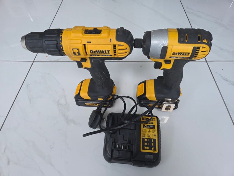Dewalt Driver and Drill Set