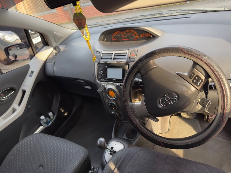 Toyota, YARIS, Hatchback, 2011, Semi-Auto, 1329 (cc), 5 doors