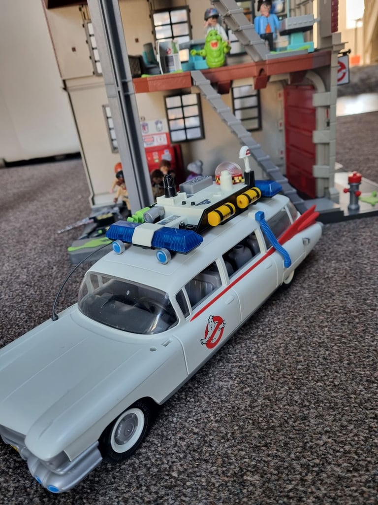 Playmobil ghostbusters tower and car playset