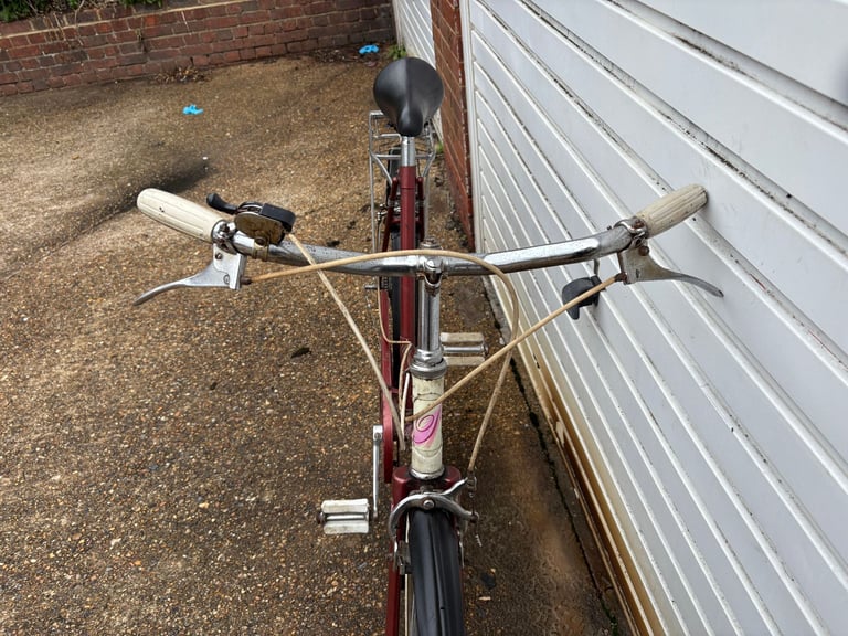 MAN OR LADIES BIKE RETRO SHABBY CHIC 28in wheels 3 gears 21in frame   £90