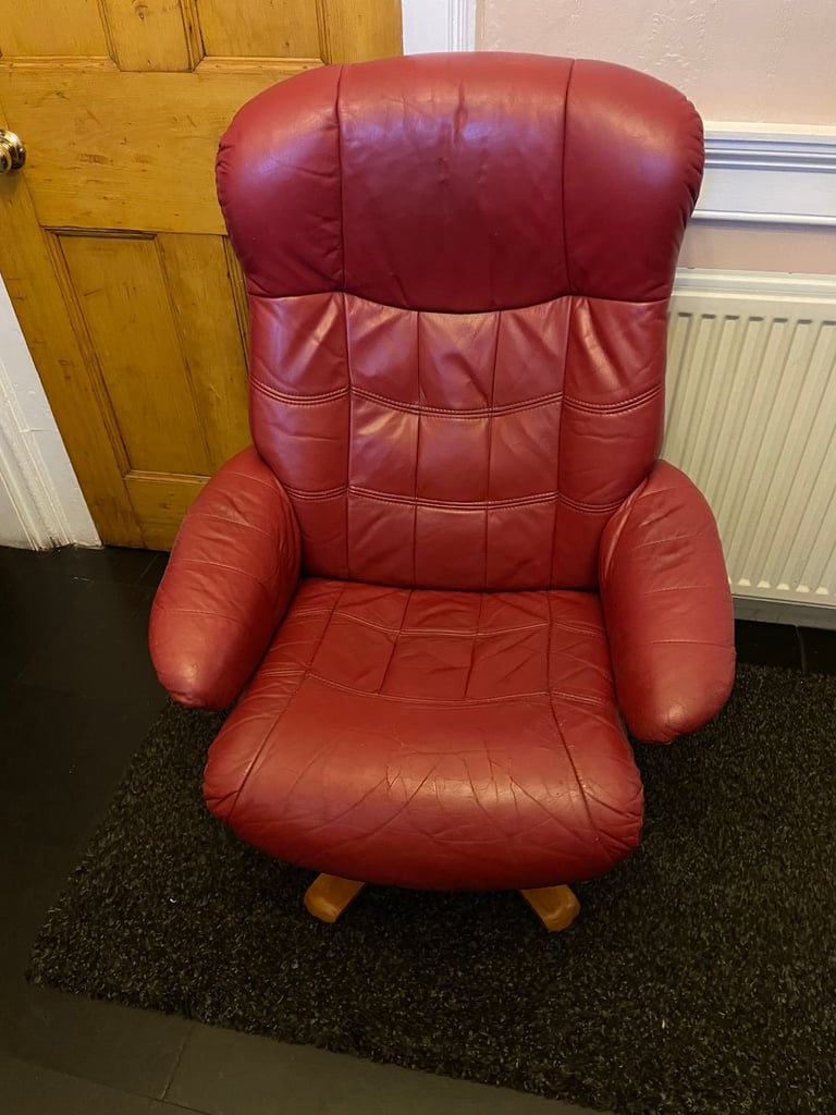 LEATHER RECLINER CHAIR