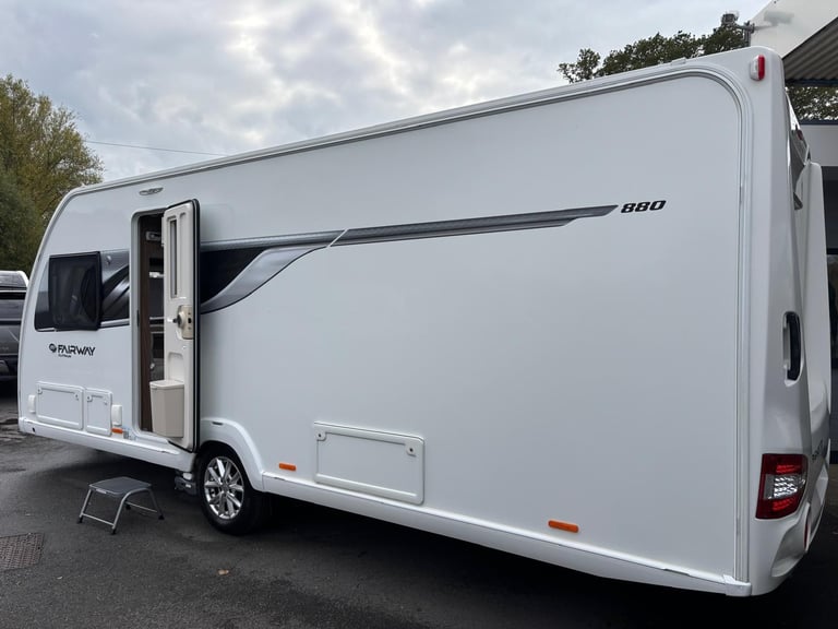 2020 Swift Fairway Platinum 880 8ft Wide, Transverse Island Fix Bed WAS £21,995