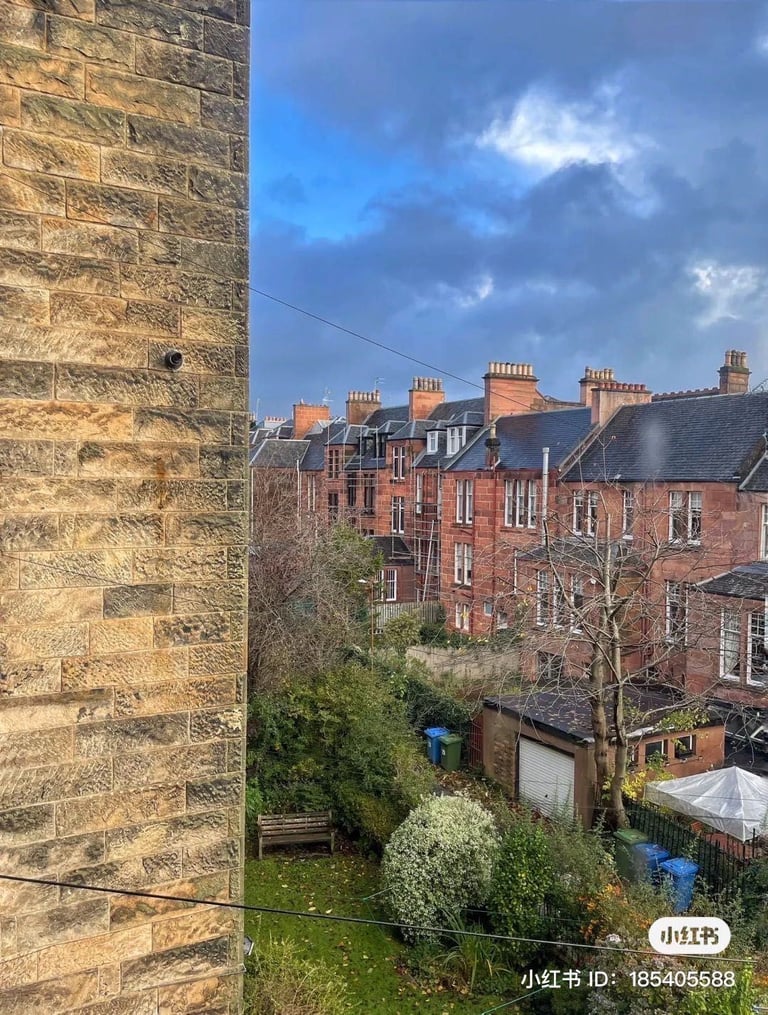 Room in 3-bedroom Superb flat in the West End of Glasgow (G12)
