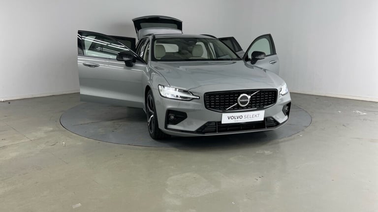 2025 Volvo V60 Plus, B4 Mild hybrid, Petrol, Dark Estate Petrol Automatic