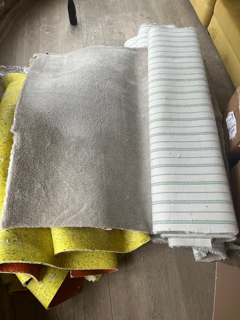 image for Grey thick carpet - 1 to 2 years old - approx 20m2