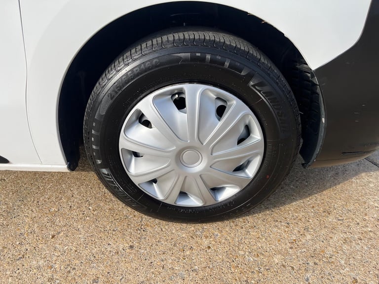 2019 Peugeot Expert 1.5 BlueHDi 1000 Professional Standard Panel Van MWB Euro 6 (s/s) 6dr PANEL V...