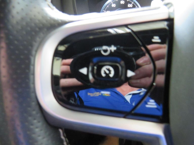 VOLVO XC60 2.0 D4 R-Design Auto AWD Euro 6 (s/s) 5dr Silver Auto Diesel 2018