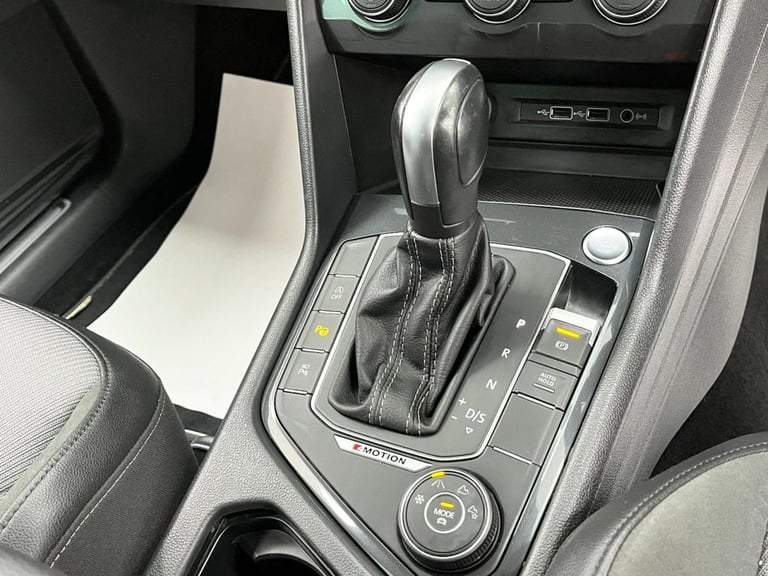 2020 Volkswagen Tiguan 2.0 TDI R-Line Tech SUV 5dr Diesel DSG 4Motion Euro 6 (s/s) (150 ps) ESTAT...