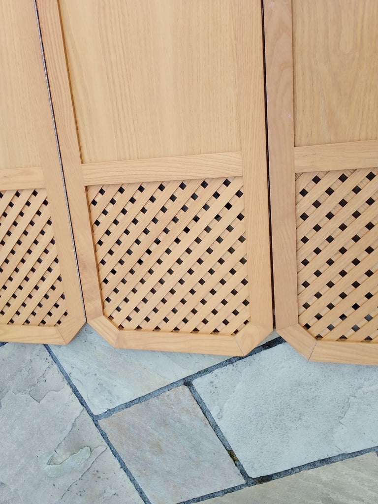Wooden privacy screen room divider