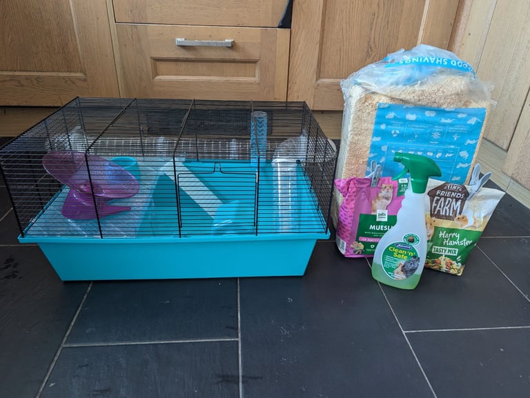 Large, de luxe cage... Comes with play tunnels, platform, ladder, bowl, wheel, home, bottle.