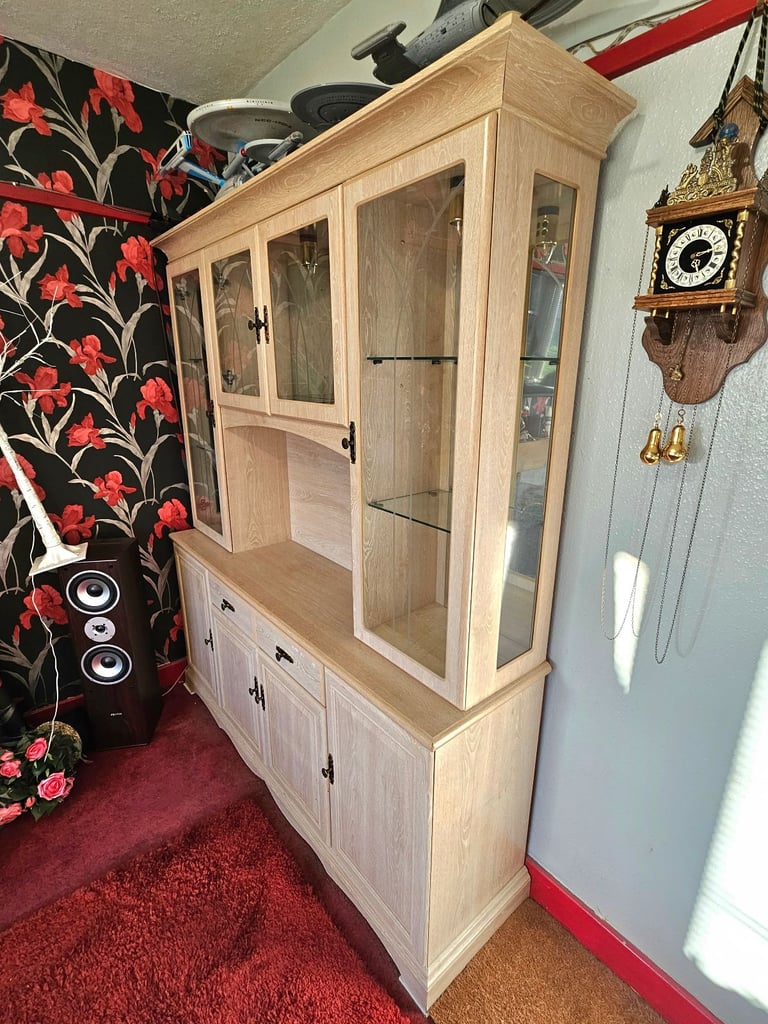 large display cabinet with electric lighting