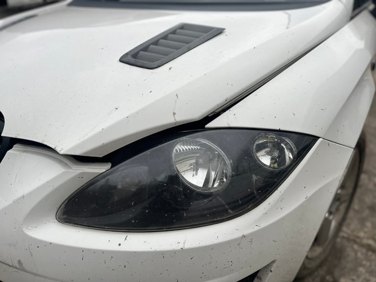 SEAT LEON MK2 FACELIFT IN WHITE LB9A FOR BREAKING / BUMPERS/LIGHTS ETC