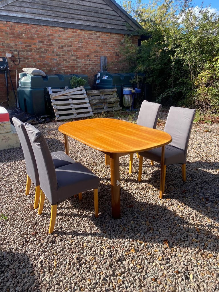 Dining table with 6x chair for £90(Free delivery)