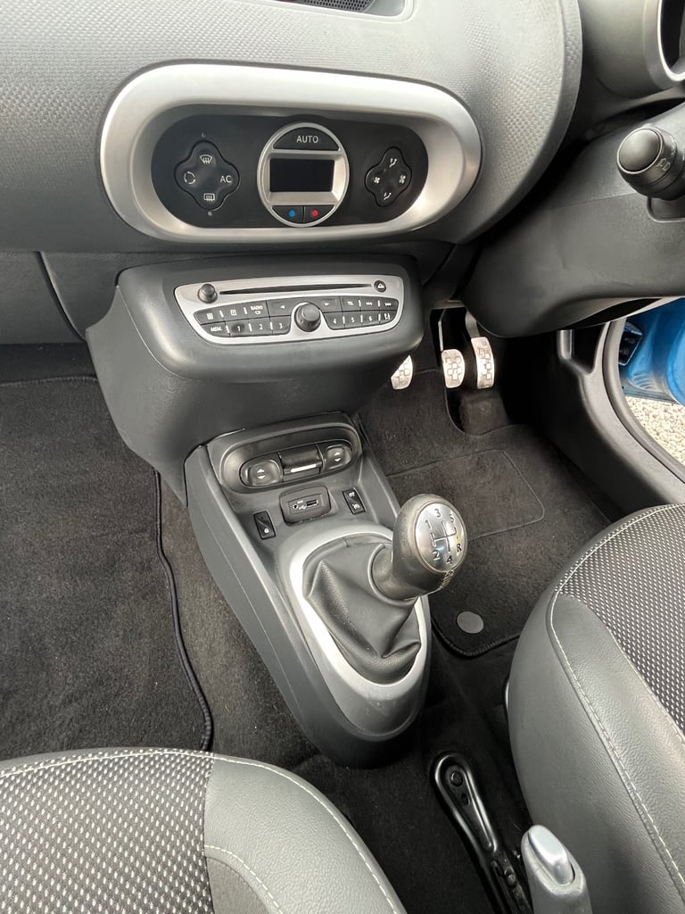 Renault, WIND, Convertible, 2011, Manual, 1149 (cc), 2 doors