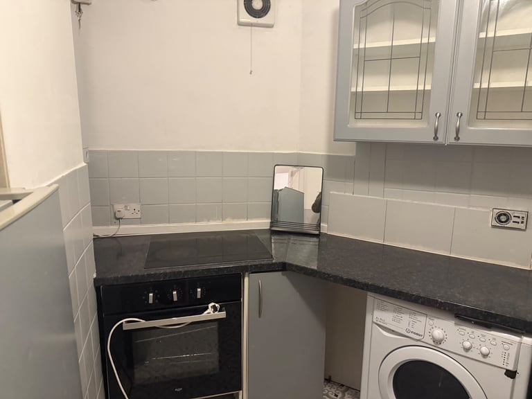 2 Bedroom first Floor Maisonette (Flat) is available to rent in Hayes UB4 