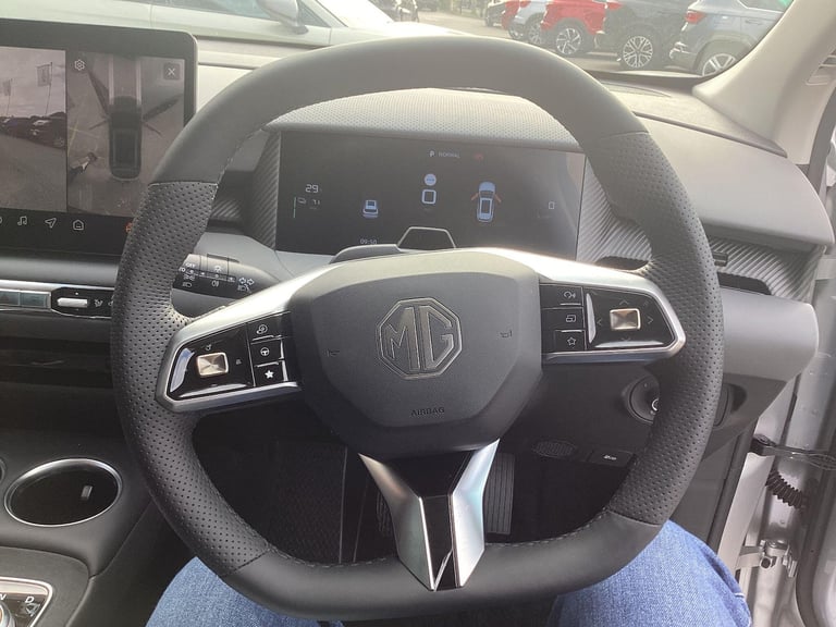 2025 MG MGS5 64kWh Trophy Long Range SUV 5dr Electric Auto (231 ps) HATCHBACK Electric Automatic