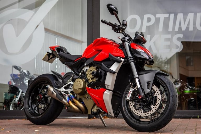 Ducati Streetfighter V4 FULL AKRO ! STUNNING