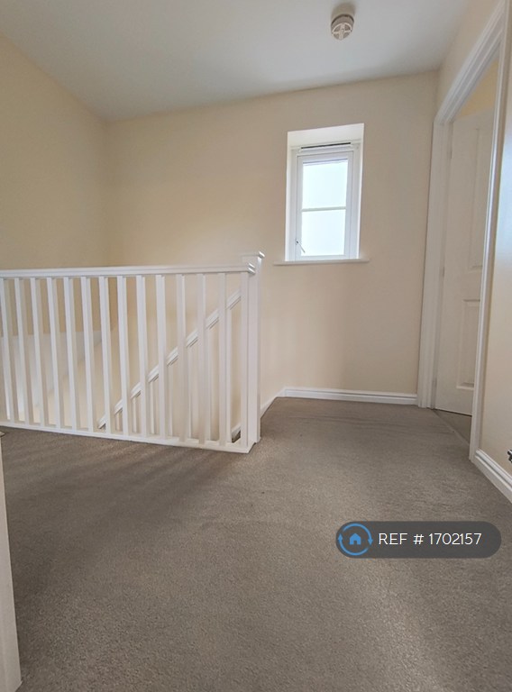 3 bedroom house in Oldmead Close, Harold Hill, Romford, RM3 (3 bed) (#1702157)