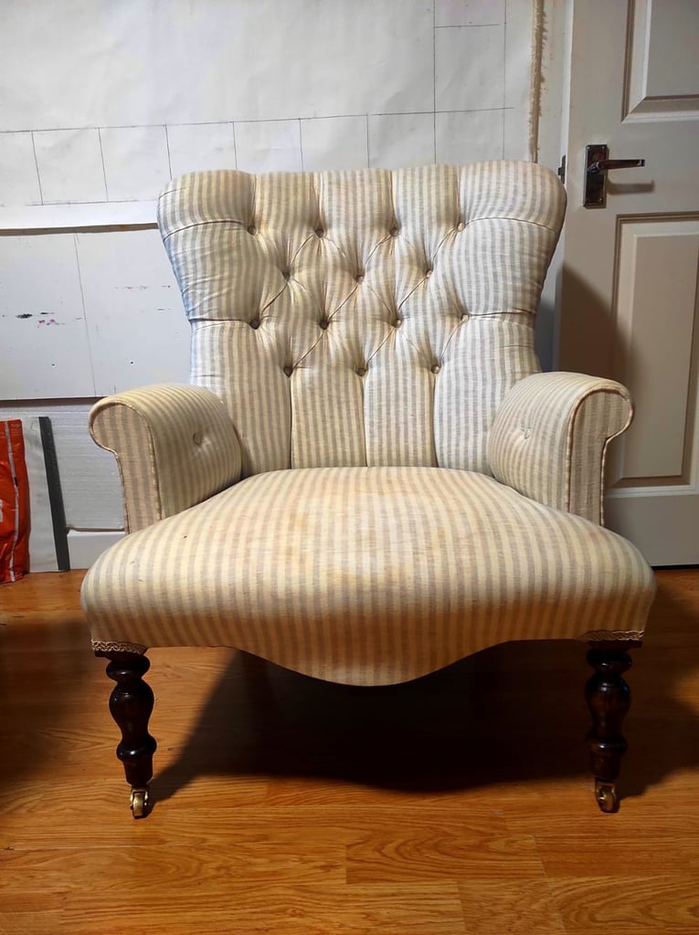Elegant Vintage Button-Back Armchair – Victorian Style In Striped Fabric