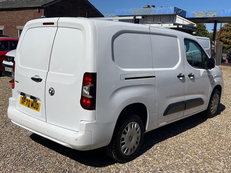 2020 Vauxhall Combo 1.5 Turbo D 2300 Sportive L2 H1 Euro 6 4dr PANEL VAN Diesel Manual