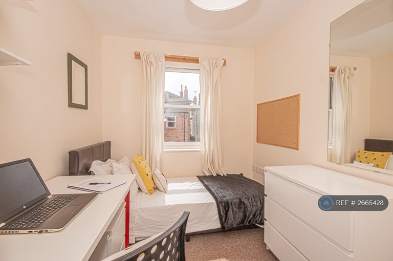 6 bedroom house in Gordon Street, Leamington Spa, CV31 (6 bed) (#2665428)