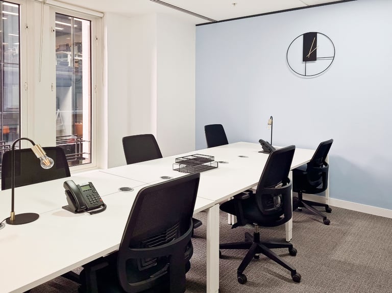 London - EC3A 8AA, Open plan office space for 15 people at Liverpool Street St Mary's Axe